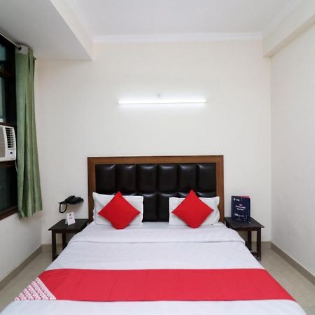 Oyo 24958 Hotel Dayal Belanganj Eksteriør bilde