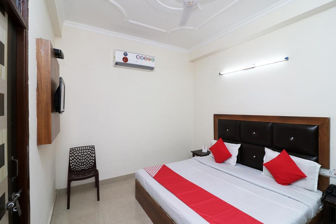 Oyo 24958 Hotel Dayal Belanganj Eksteriør bilde