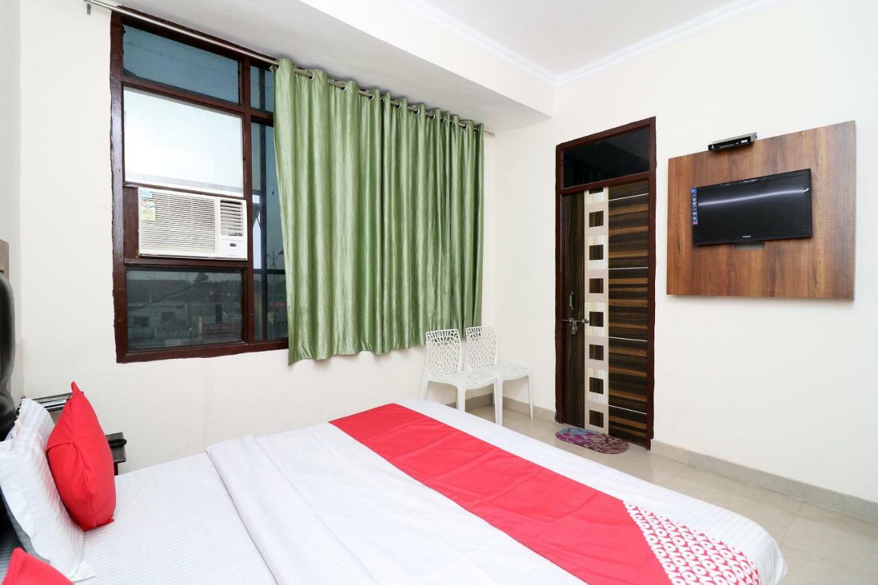Oyo 24958 Hotel Dayal Belanganj Eksteriør bilde