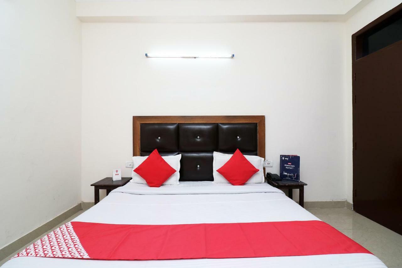 Oyo 24958 Hotel Dayal Belanganj Eksteriør bilde