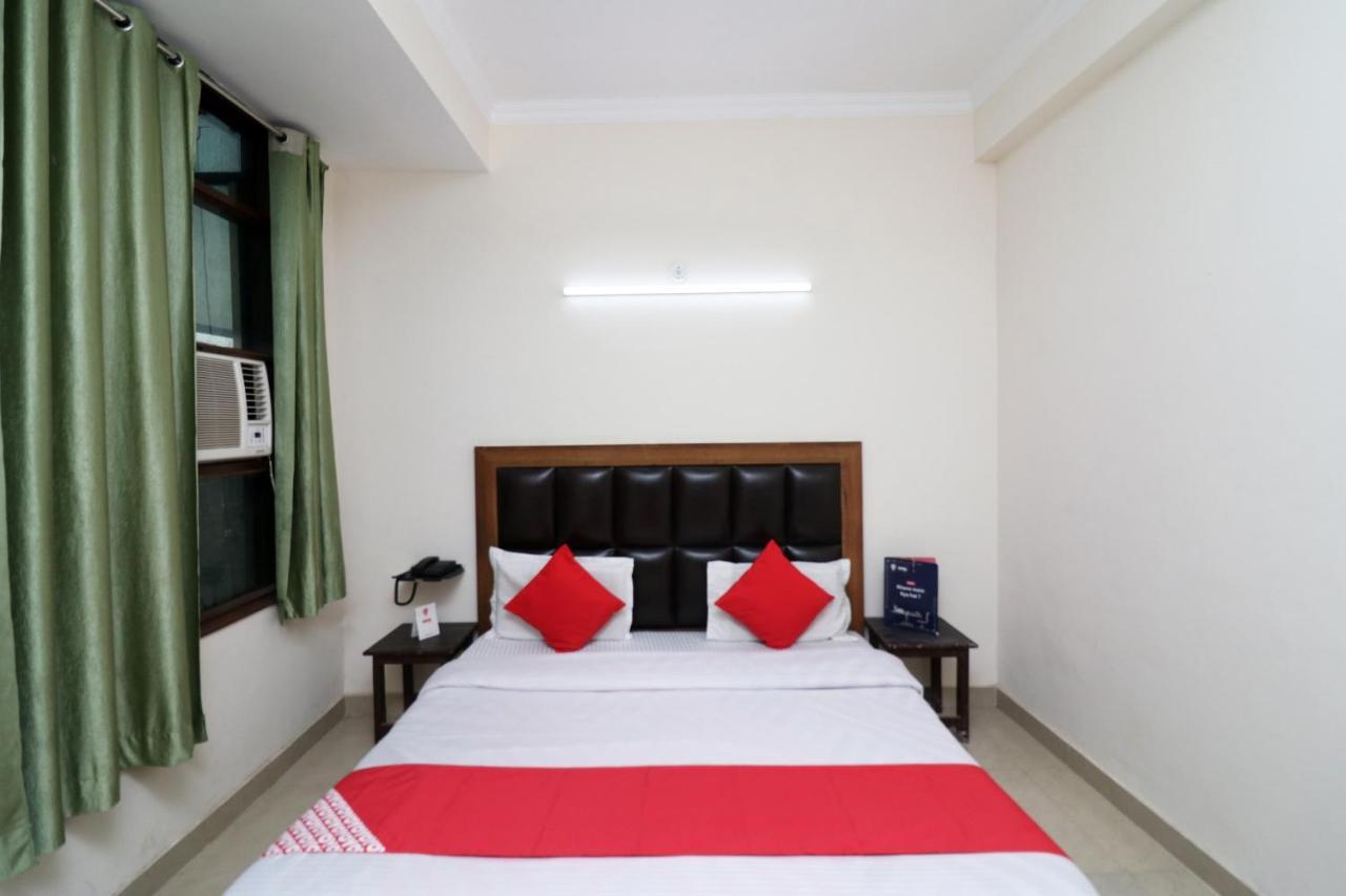 Oyo 24958 Hotel Dayal Belanganj Eksteriør bilde