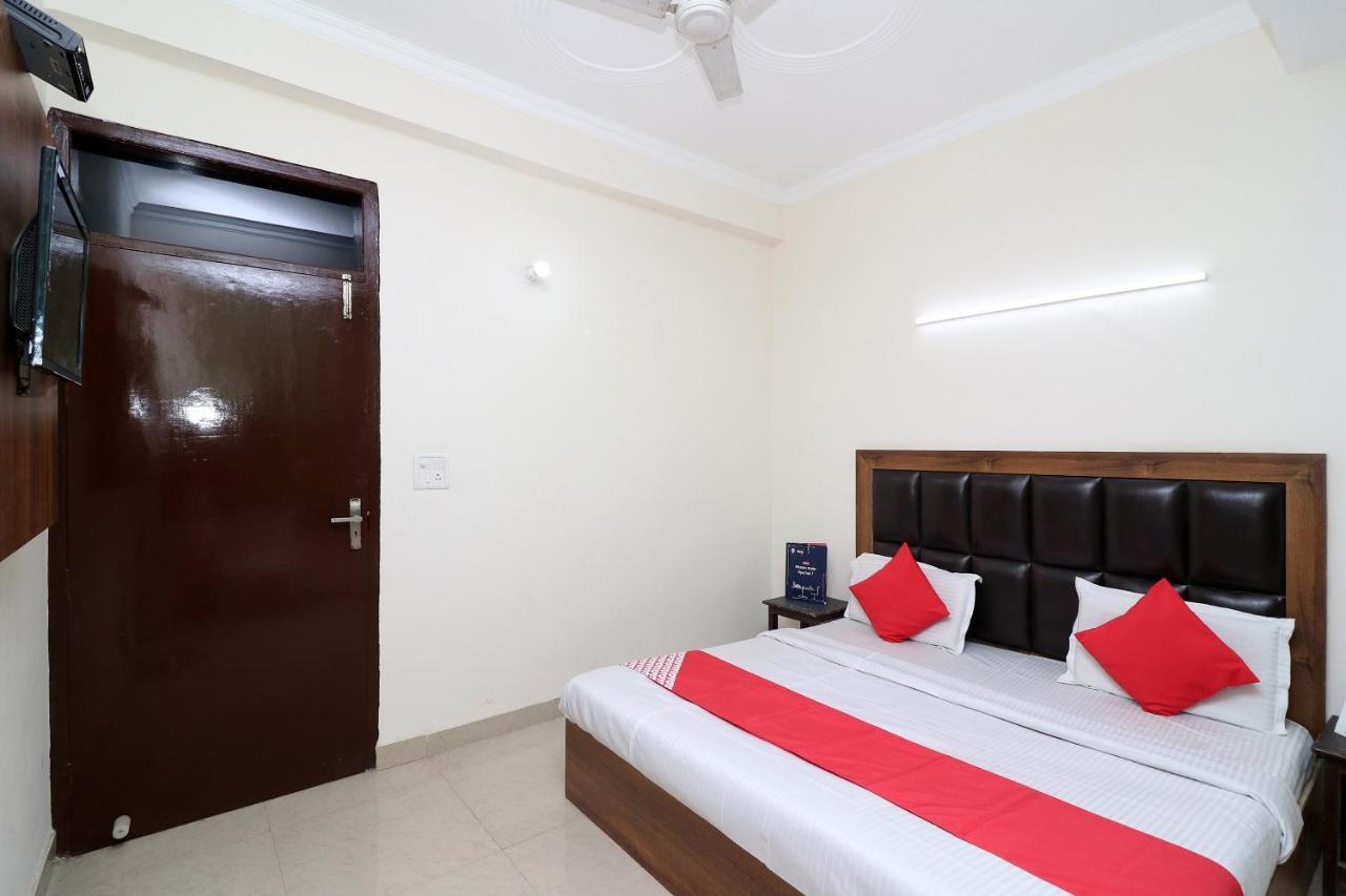 Oyo 24958 Hotel Dayal Belanganj Eksteriør bilde