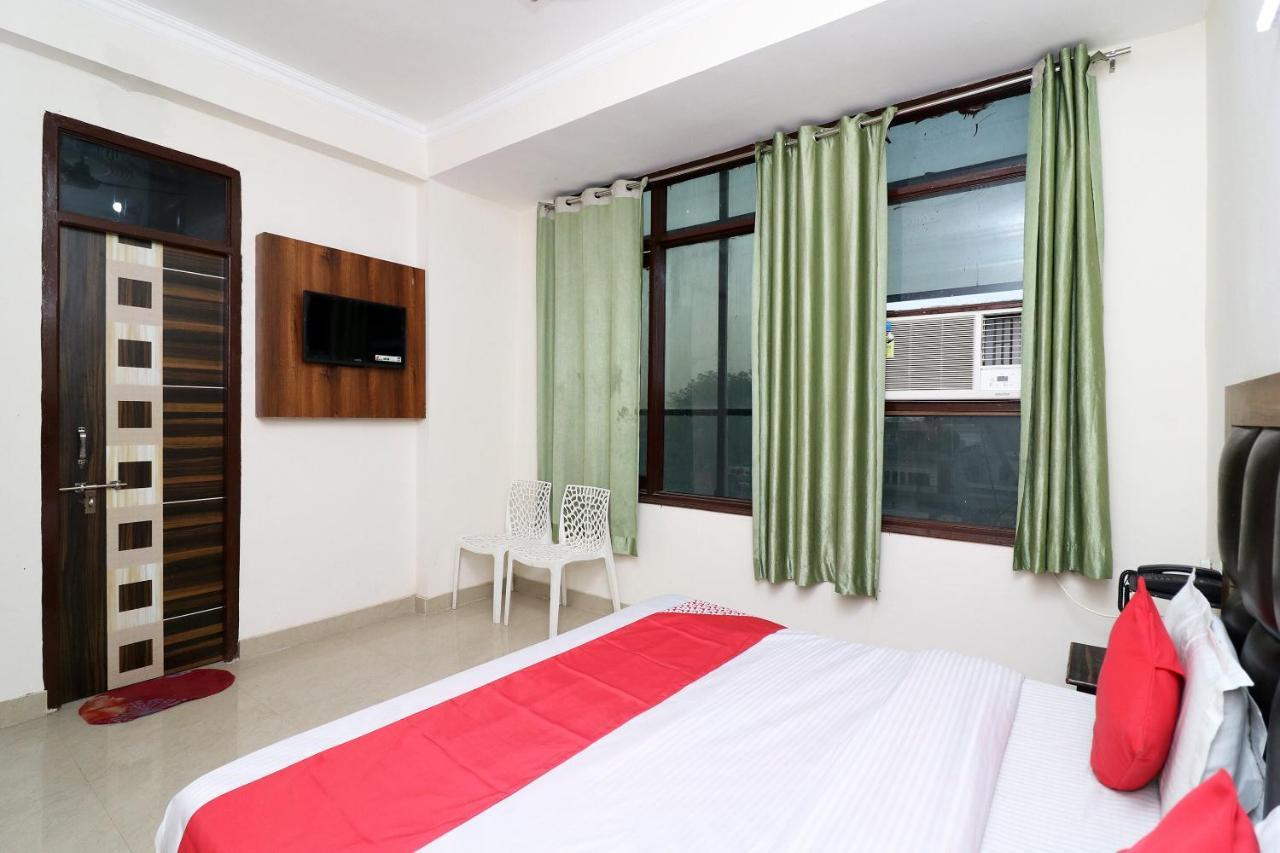 Oyo 24958 Hotel Dayal Belanganj Eksteriør bilde