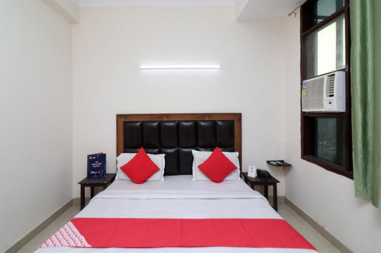 Oyo 24958 Hotel Dayal Belanganj Eksteriør bilde