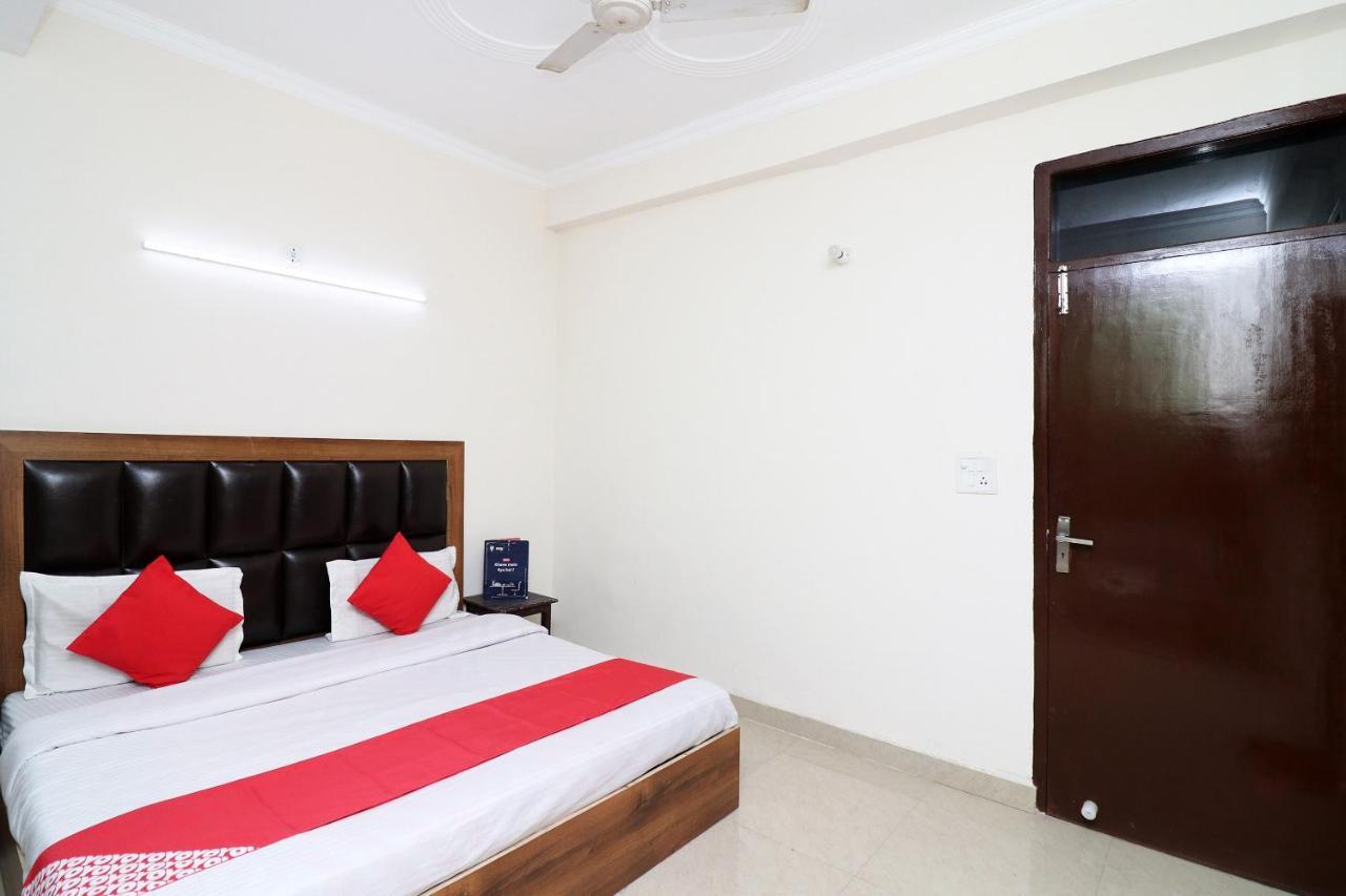 Oyo 24958 Hotel Dayal Belanganj Eksteriør bilde