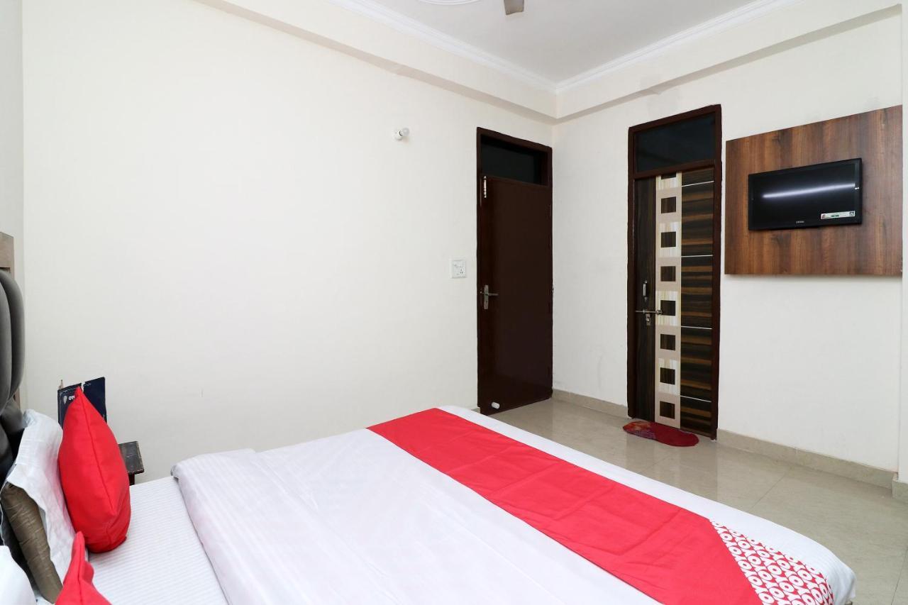 Oyo 24958 Hotel Dayal Belanganj Eksteriør bilde